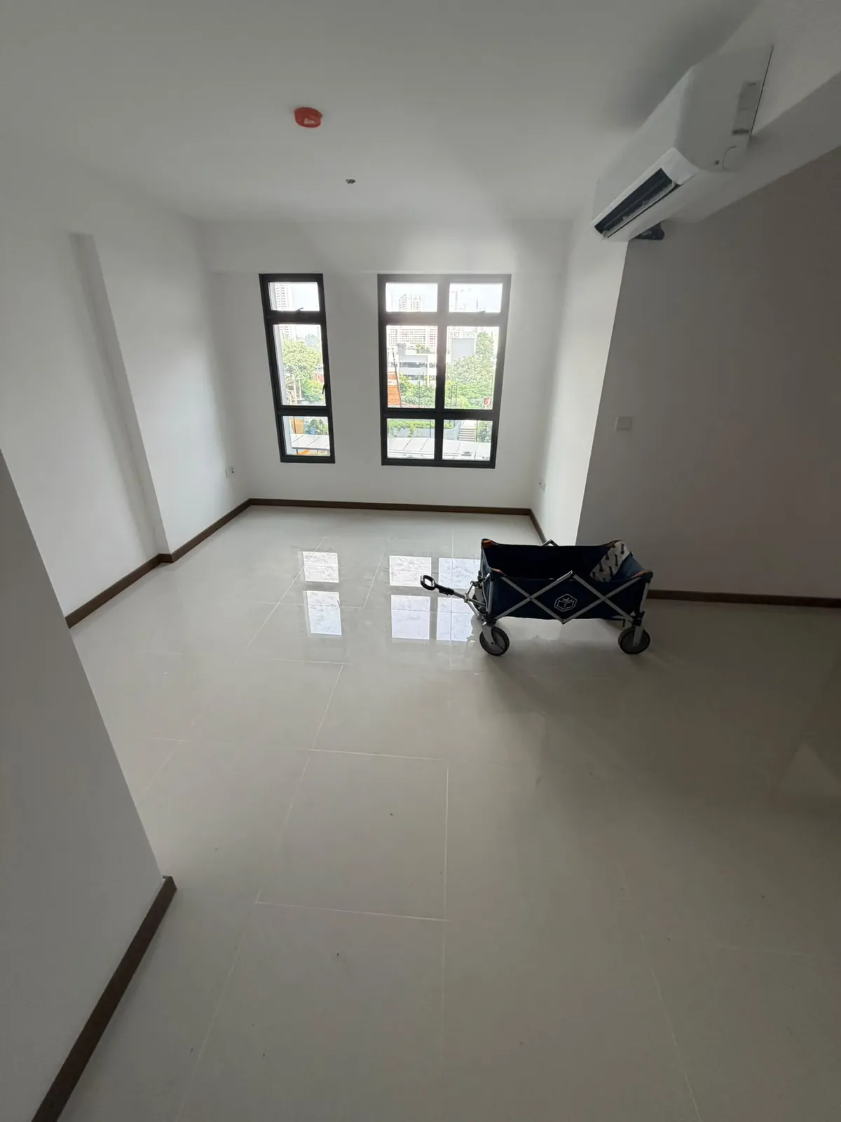 Empty room before cleaning